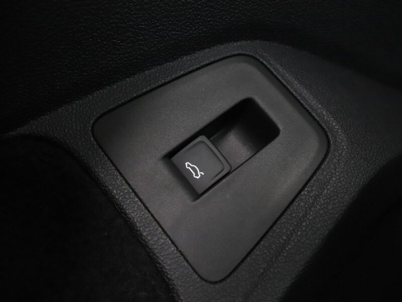 Volkswagen Tiguan Elegance automat alcantara panorama virtual grzane fotele ACC navi kam II (2016-2024)