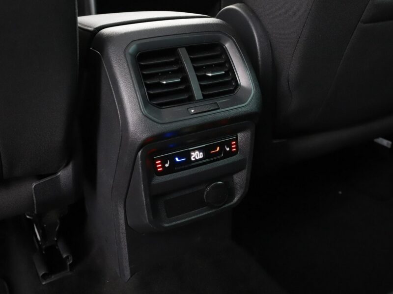 Volkswagen Tiguan Elegance automat alcantara panorama virtual grzane fotele ACC navi kam II (2016-2024)