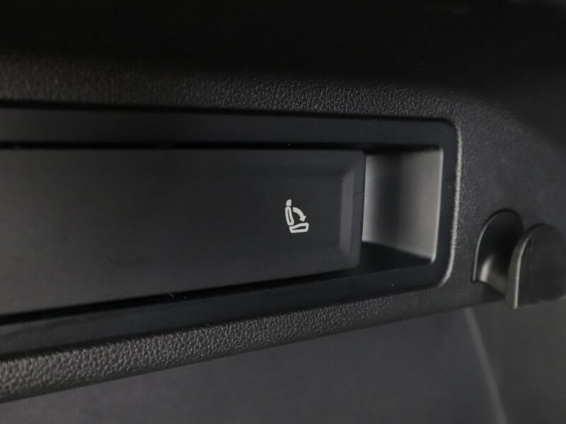 Volkswagen Tiguan Elegance automat alcantara panorama virtual grzane fotele ACC navi kam II (2016-2024)