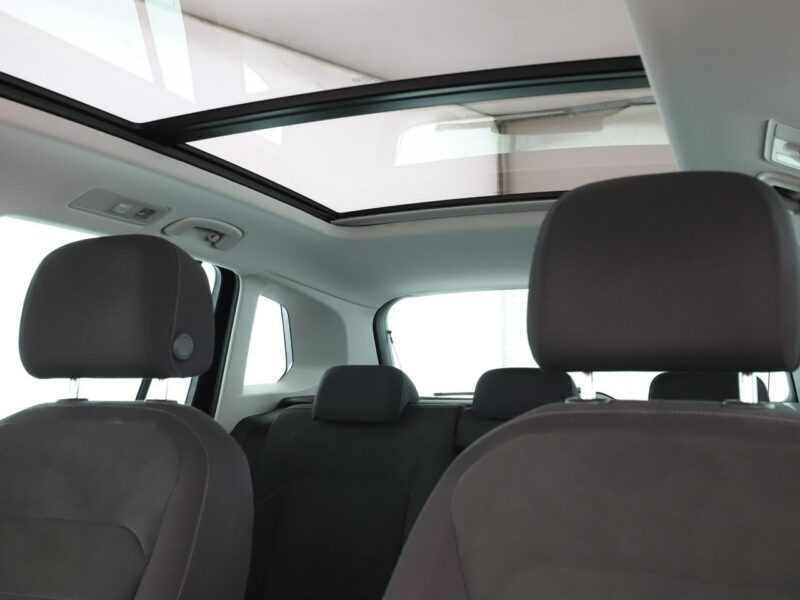 Volkswagen Tiguan Elegance automat alcantara panorama virtual grzane fotele ACC navi kam II (2016-2024)