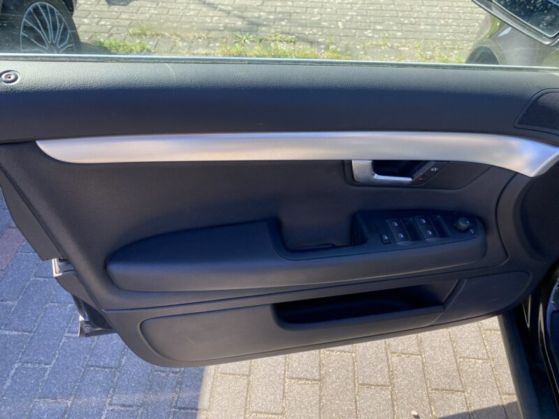 Audi A4 200KM, dwu kolorowa skóra, biksenony, światła dzienne, szyberdach B7 (2004-2007)