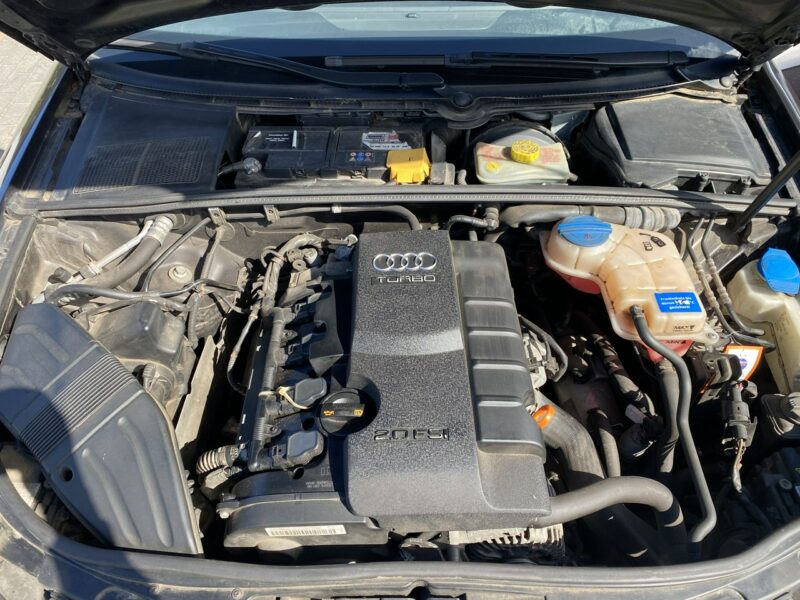 Audi A4 200KM, dwu kolorowa skóra, biksenony, światła dzienne, szyberdach B7 (2004-2007)