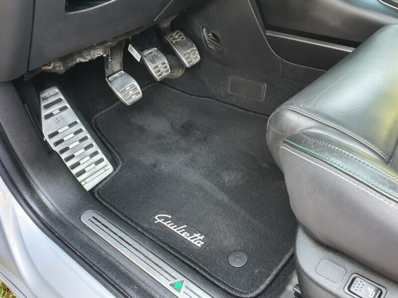 Alfa Romeo Giulietta 2.0 JTDm 150KM # Q2 # Navi # DNA # Climatronic # Skóra # Alkantara