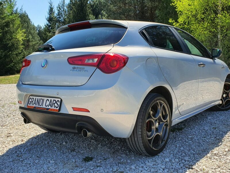 Alfa Romeo Giulietta 2.0 JTDm 150KM # Q2 # Navi # DNA # Climatronic # Skóra # Alkantara