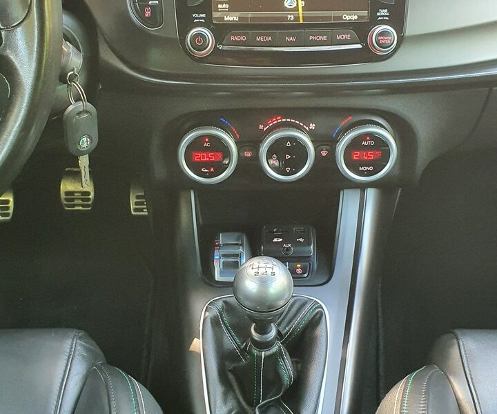 Alfa Romeo Giulietta 2.0 JTDm 150KM # Q2 # Navi # DNA # Climatronic # Skóra # Alkantara