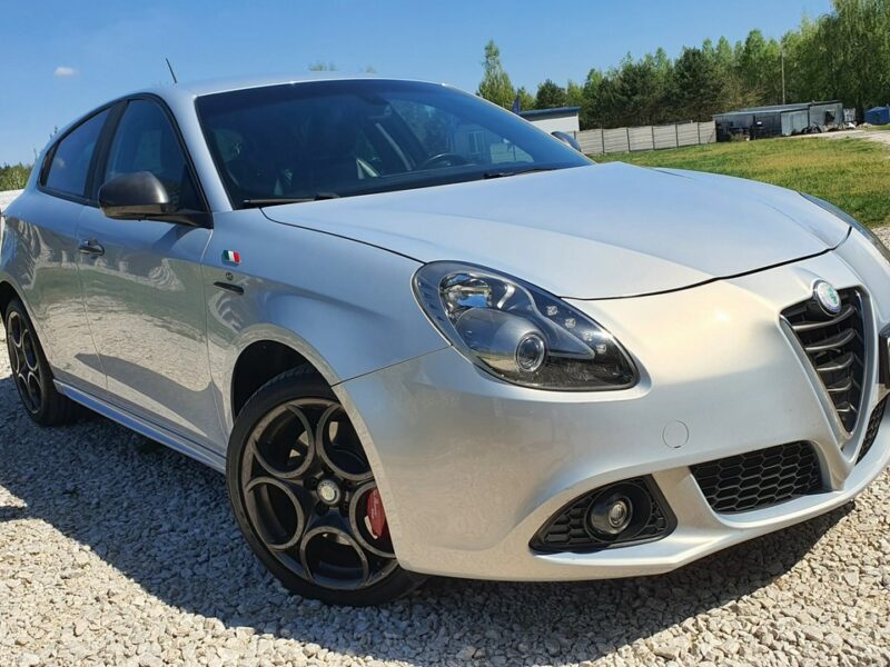Alfa Romeo Giulietta 2.0 JTDm 150KM # Q2 # Navi # DNA # Climatronic # Skóra # Alkantara