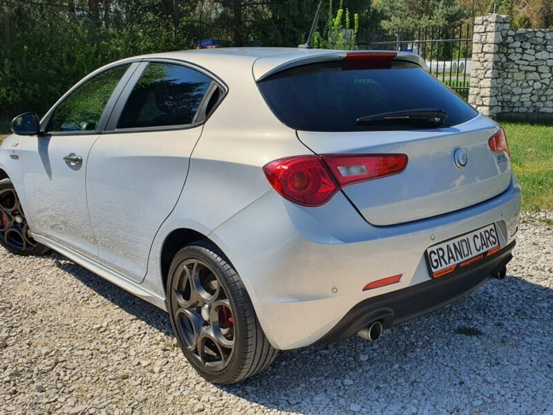 Alfa Romeo Giulietta 2.0 JTDm 150KM # Q2 # Navi # DNA # Climatronic # Skóra # Alkantara
