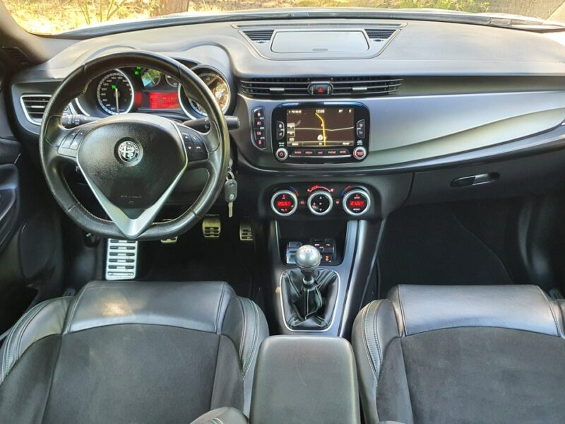Alfa Romeo Giulietta 2.0 JTDm 150KM # Q2 # Navi # DNA # Climatronic # Skóra # Alkantara