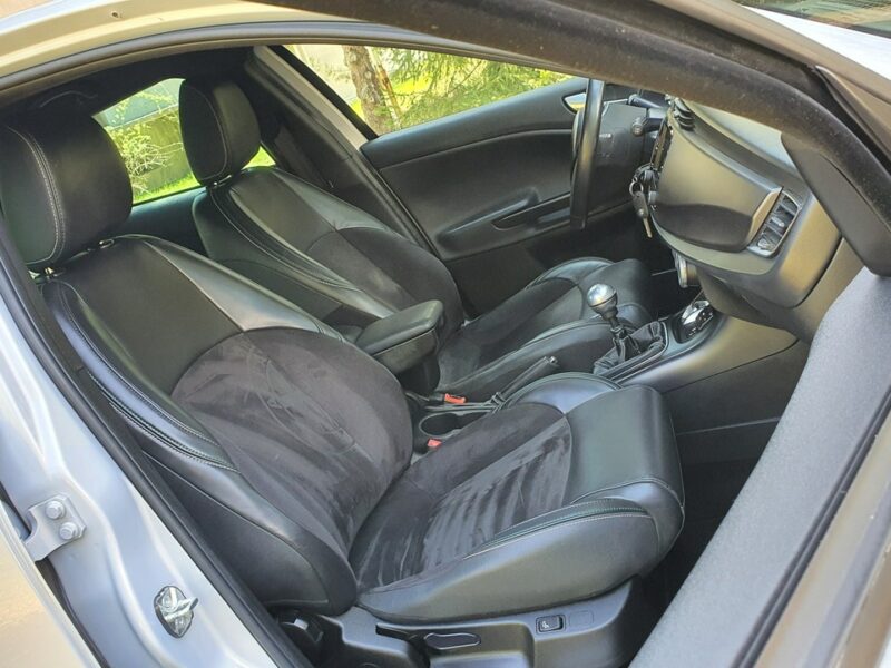 Alfa Romeo Giulietta 2.0 JTDm 150KM # Q2 # Navi # DNA # Climatronic # Skóra # Alkantara