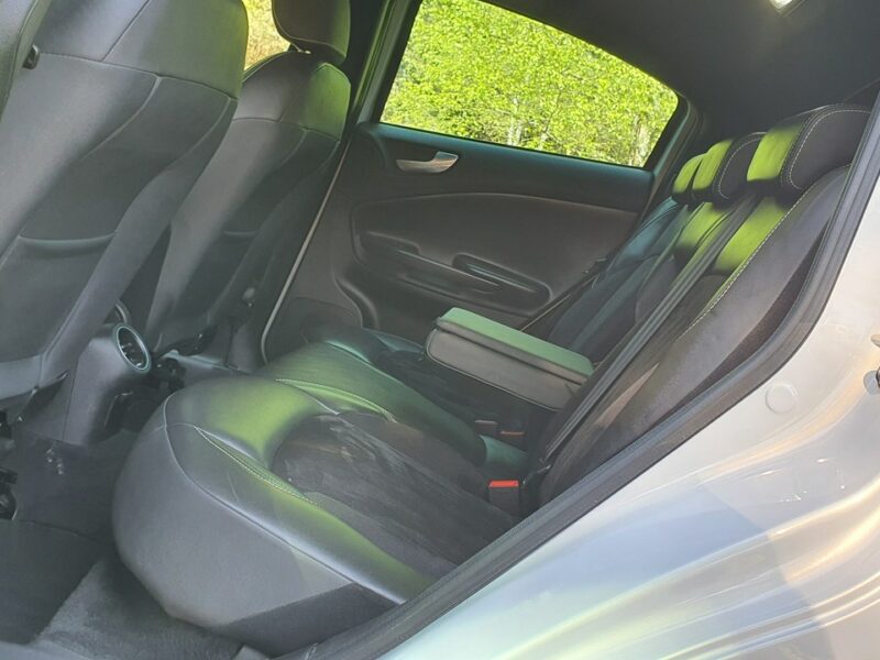 Alfa Romeo Giulietta 2.0 JTDm 150KM # Q2 # Navi # DNA # Climatronic # Skóra # Alkantara