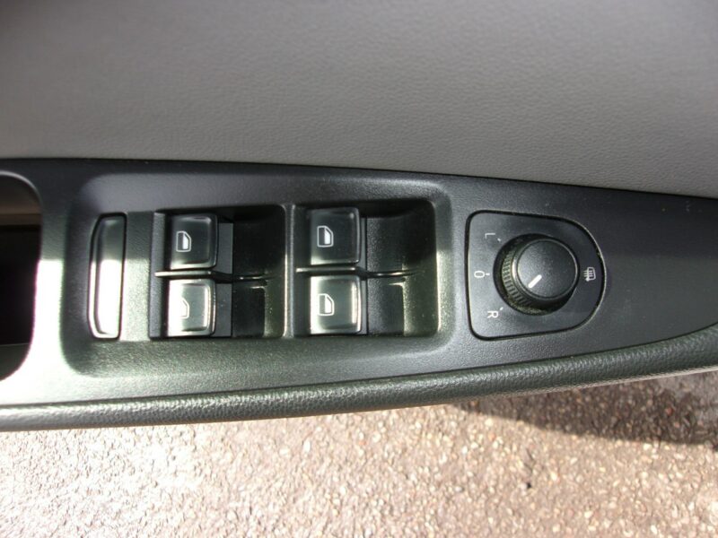 Seat Leon X-Perience, 4X4, Podgrz. Fotele, PDC przód tył, Klimatronic 2-strefowy III (2012-)