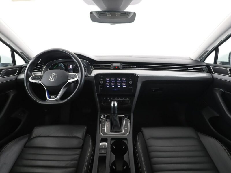 Volkswagen Passat FV 23% Plug-in DSG Automatyczna klimatyzacja Podgrzewane fotele Blth B8 (2014-2023)