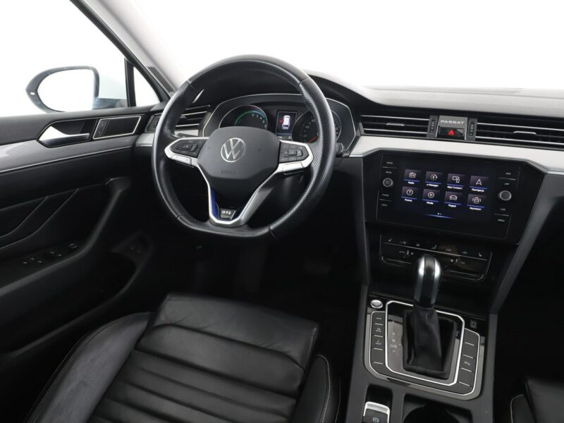 Volkswagen Passat FV 23% Plug-in DSG Automatyczna klimatyzacja Podgrzewane fotele Blth B8 (2014-2023)