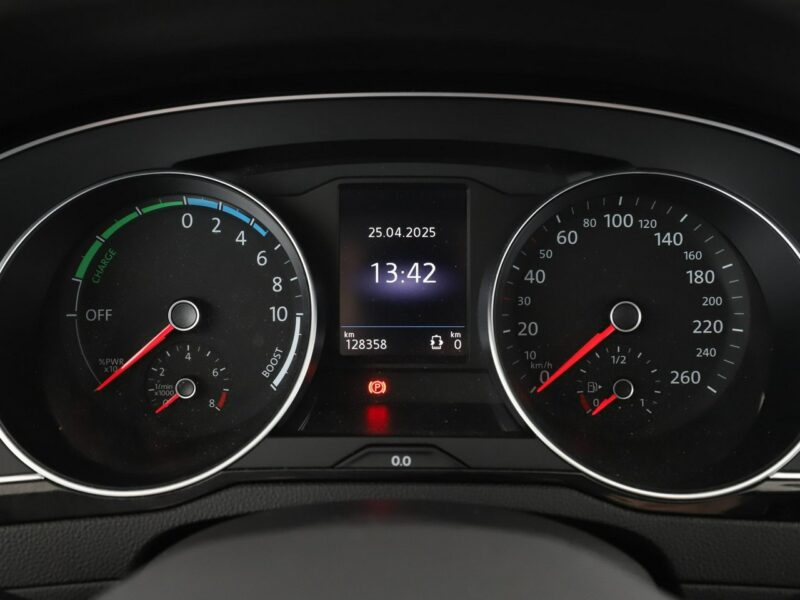 Volkswagen Passat FV 23% Plug-in DSG Automatyczna klimatyzacja Podgrzewane fotele Blth B8 (2014-2023)