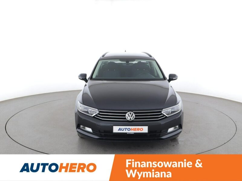 Volkswagen Passat Navi Podgrzewane fotele Automatyczna klimatyzacja Bluetooth B8 (2014-2023)