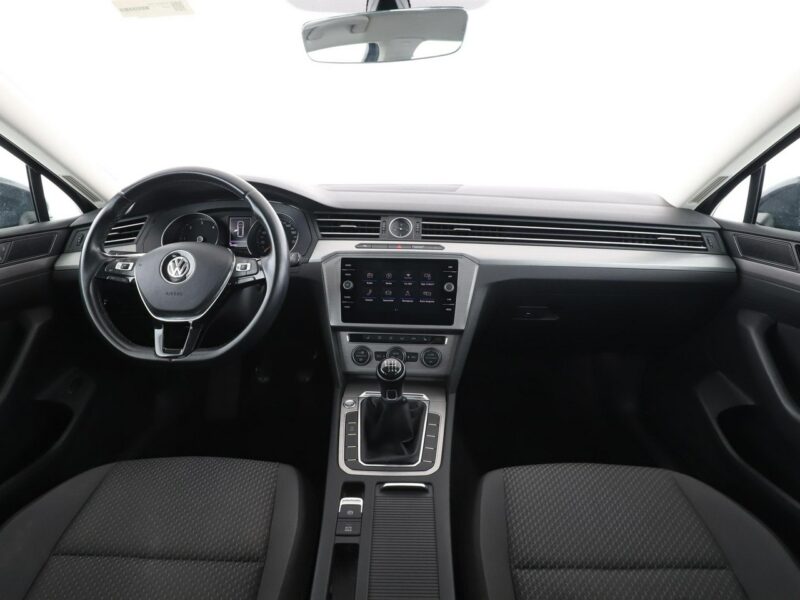Volkswagen Passat Navi Podgrzewane fotele Automatyczna klimatyzacja Bluetooth B8 (2014-2023)