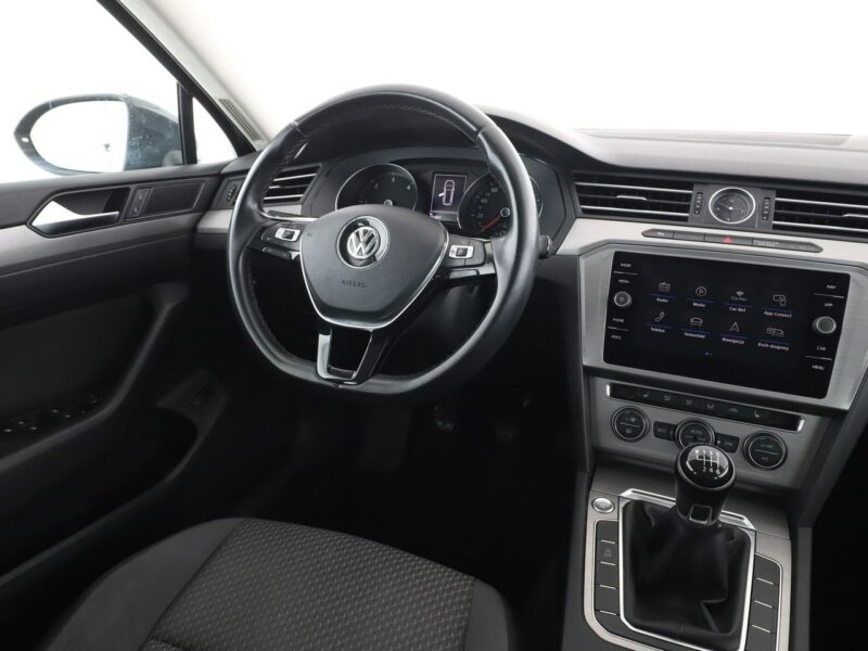 Volkswagen Passat Navi Podgrzewane fotele Automatyczna klimatyzacja Bluetooth B8 (2014-2023)