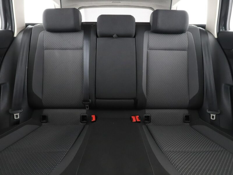 Volkswagen Passat Navi Podgrzewane fotele Automatyczna klimatyzacja Bluetooth B8 (2014-2023)