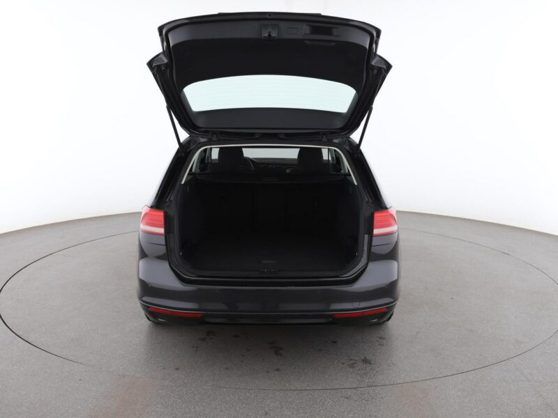 Volkswagen Passat Navi Podgrzewane fotele Automatyczna klimatyzacja Bluetooth B8 (2014-2023)
