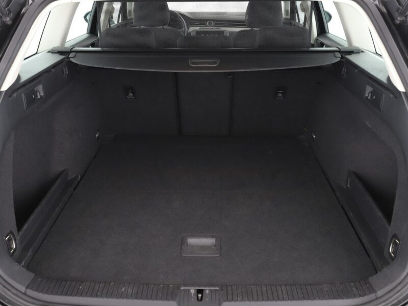 Volkswagen Passat Navi Podgrzewane fotele Automatyczna klimatyzacja Bluetooth B8 (2014-2023)