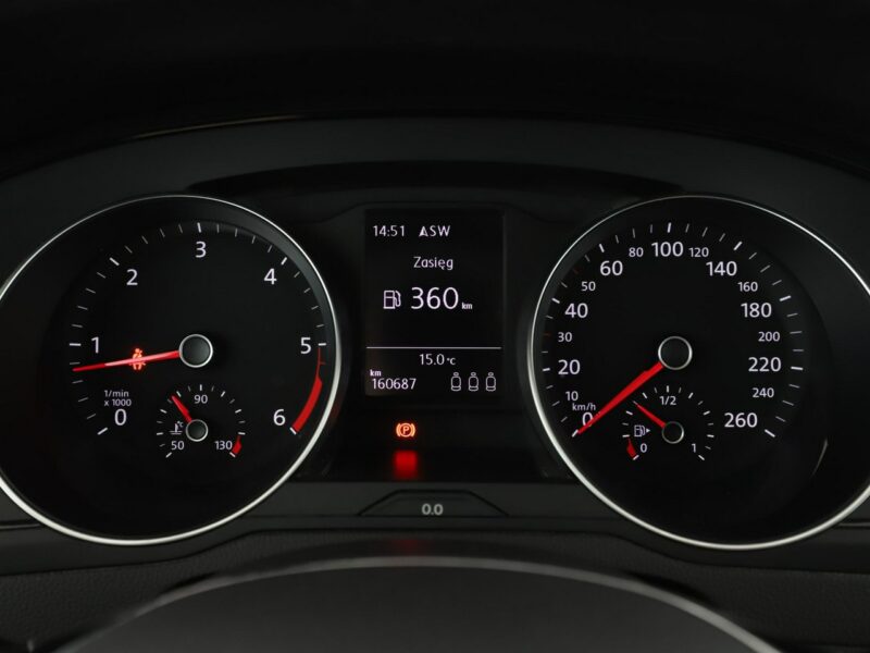 Volkswagen Passat Navi Podgrzewane fotele Automatyczna klimatyzacja Bluetooth B8 (2014-2023)