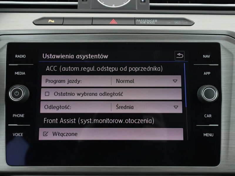 Volkswagen Passat Navi Podgrzewane fotele Automatyczna klimatyzacja Bluetooth B8 (2014-2023)