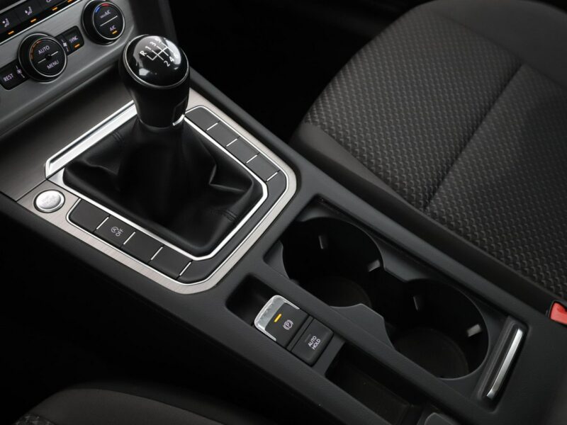Volkswagen Passat Navi Podgrzewane fotele Automatyczna klimatyzacja Bluetooth B8 (2014-2023)