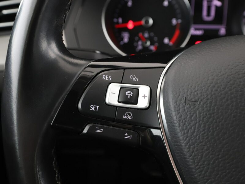 Volkswagen Passat Navi Podgrzewane fotele Automatyczna klimatyzacja Bluetooth B8 (2014-2023)