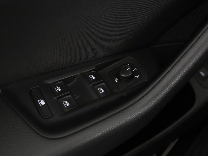Volkswagen Passat Navi Podgrzewane fotele Automatyczna klimatyzacja Bluetooth B8 (2014-2023)