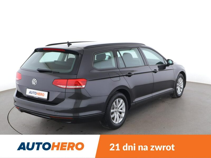 Volkswagen Passat Navi Podgrzewane fotele Automatyczna klimatyzacja Bluetooth B8 (2014-2023)