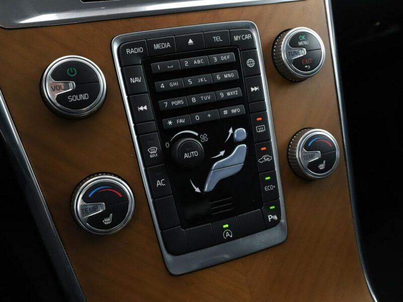 Volvo XC 60 automat skóra navi grzane fotele PDC tempomat I (2008-2017)