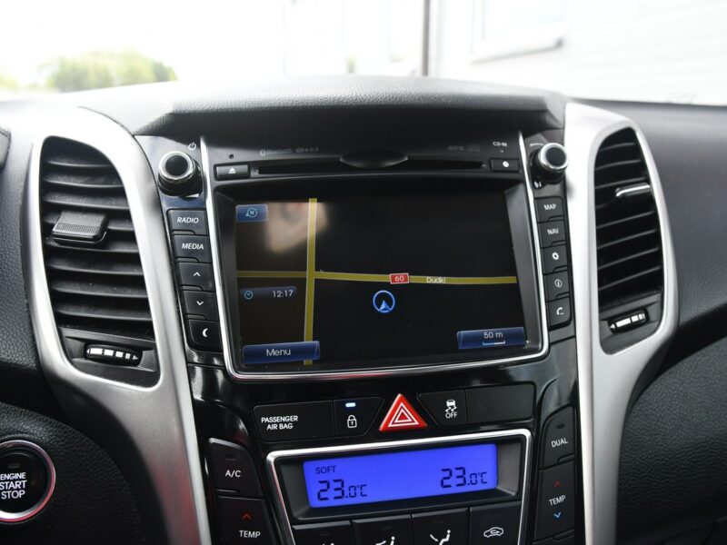 Hyundai i30 1,6 BENZ Kam.Cofania.Navi.Xenony.Skóry.Elektr.Fotele.Podg.Fot.LEDY I (2002-2013)