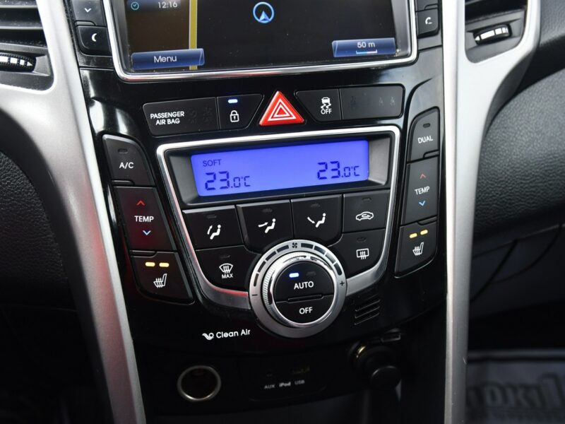 Hyundai i30 1,6 BENZ Kam.Cofania.Navi.Xenony.Skóry.Elektr.Fotele.Podg.Fot.LEDY I (2002-2013)