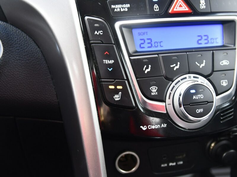 Hyundai i30 1,6 BENZ Kam.Cofania.Navi.Xenony.Skóry.Elektr.Fotele.Podg.Fot.LEDY I (2002-2013)