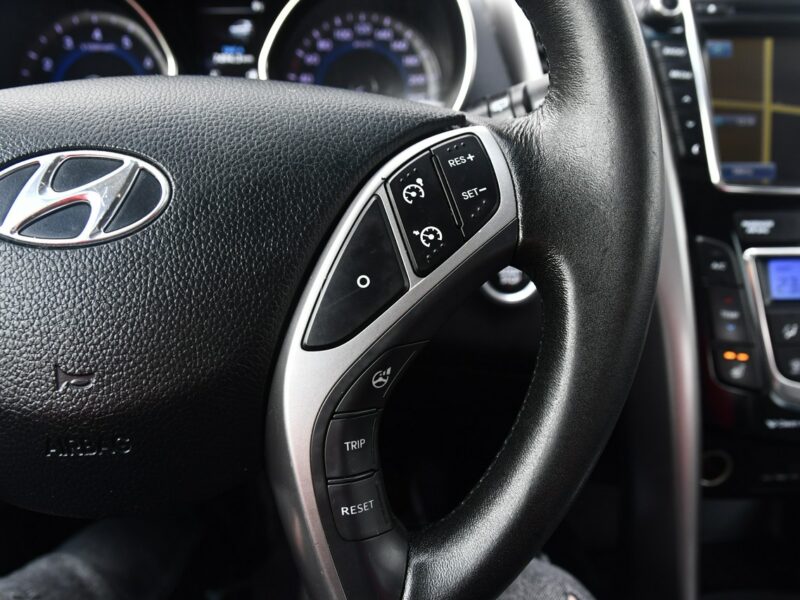 Hyundai i30 1,6 BENZ Kam.Cofania.Navi.Xenony.Skóry.Elektr.Fotele.Podg.Fot.LEDY I (2002-2013)