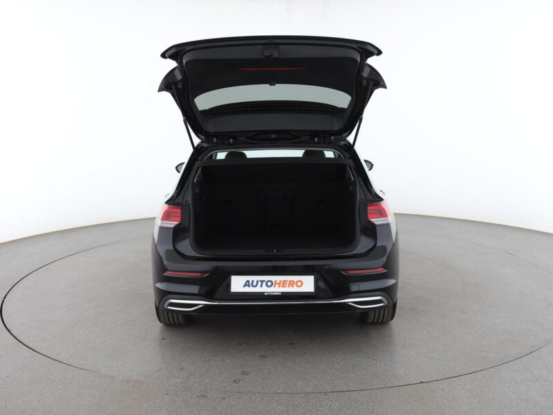 Volkswagen Golf hybryda plug-in automat alcantara virtual navi kamera ACC climatronic VIII (2020-)