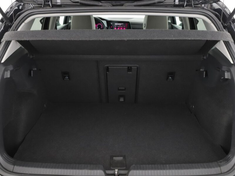 Volkswagen Golf hybryda plug-in automat alcantara virtual navi kamera ACC climatronic VIII (2020-)
