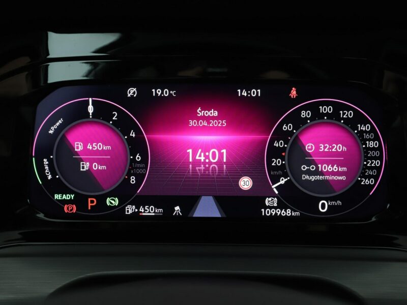 Volkswagen Golf hybryda plug-in automat alcantara virtual navi kamera ACC climatronic VIII (2020-)