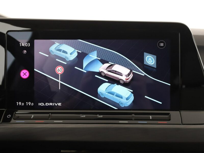 Volkswagen Golf hybryda plug-in automat alcantara virtual navi kamera ACC climatronic VIII (2020-)
