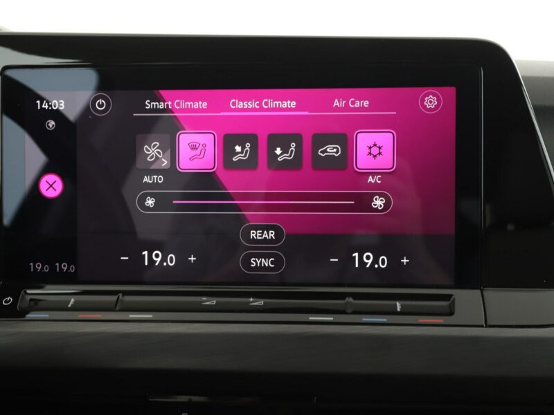 Volkswagen Golf hybryda plug-in automat alcantara virtual navi kamera ACC climatronic VIII (2020-)