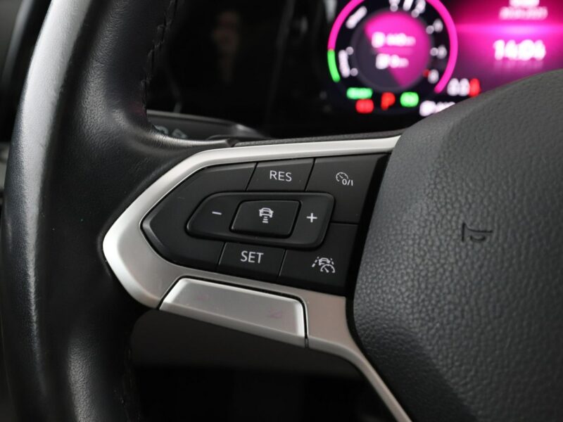 Volkswagen Golf hybryda plug-in automat alcantara virtual navi kamera ACC climatronic VIII (2020-)