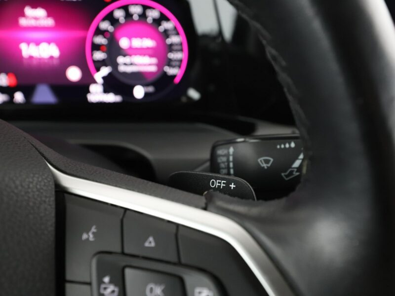 Volkswagen Golf hybryda plug-in automat alcantara virtual navi kamera ACC climatronic VIII (2020-)