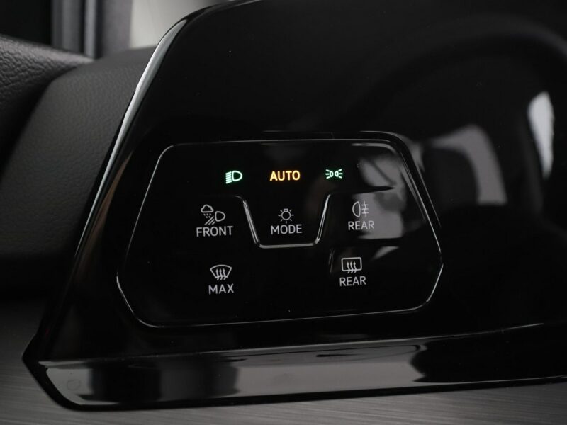 Volkswagen Golf hybryda plug-in automat alcantara virtual navi kamera ACC climatronic VIII (2020-)