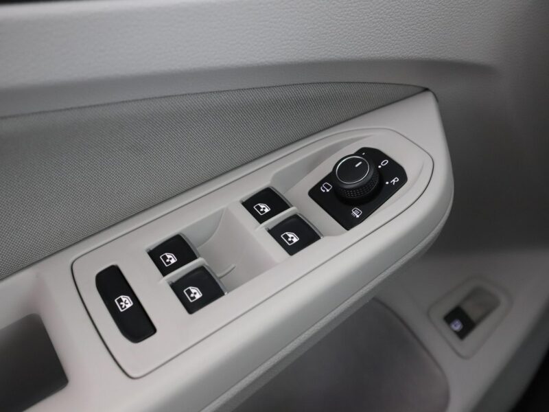 Volkswagen Golf hybryda plug-in automat alcantara virtual navi kamera ACC climatronic VIII (2020-)