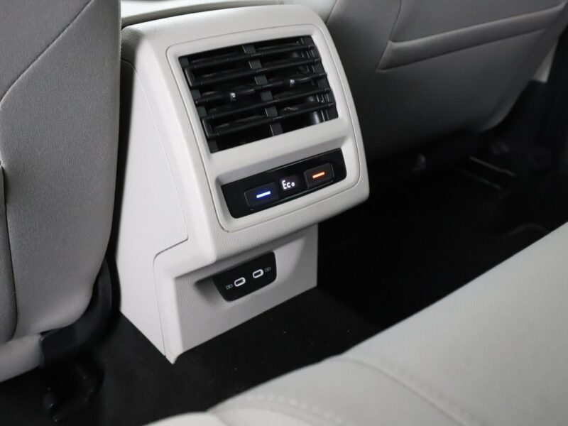 Volkswagen Golf hybryda plug-in automat alcantara virtual navi kamera ACC climatronic VIII (2020-)