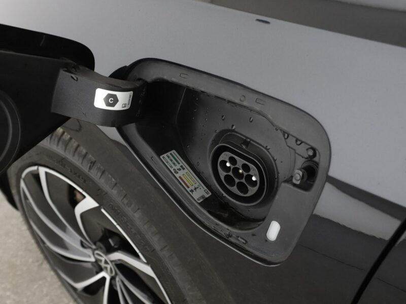 Volkswagen Golf hybryda plug-in automat alcantara virtual navi kamera ACC climatronic VIII (2020-)