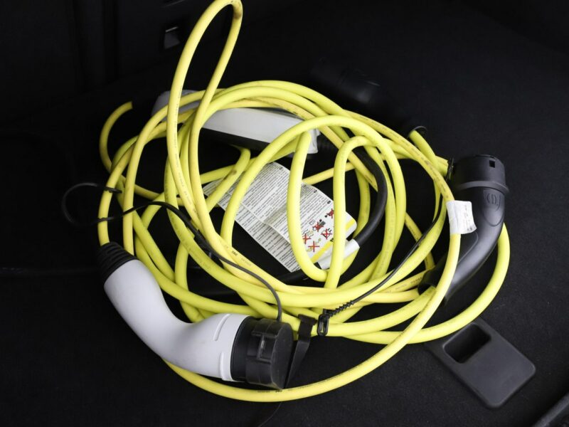 Volkswagen Golf hybryda plug-in automat alcantara virtual navi kamera ACC climatronic VIII (2020-)