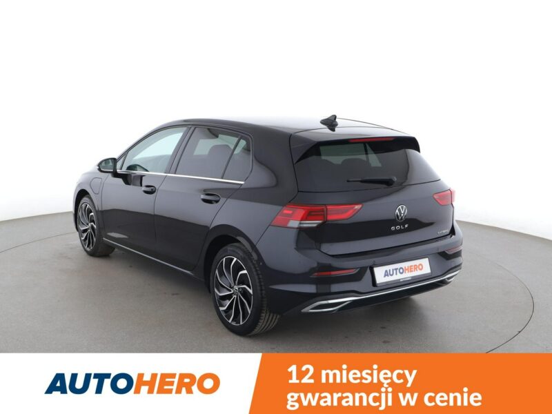 Volkswagen Golf hybryda plug-in automat alcantara virtual navi kamera ACC climatronic VIII (2020-)
