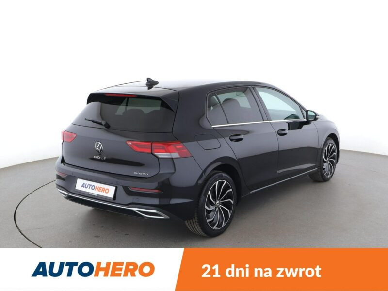 Volkswagen Golf hybryda plug-in automat alcantara virtual navi kamera ACC climatronic VIII (2020-)