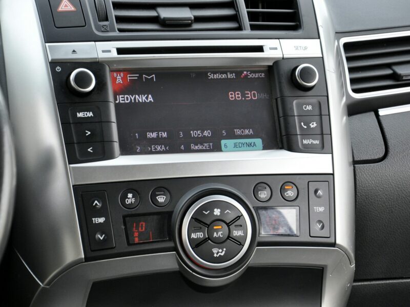 Toyota Verso 2,0D-4D 124KM Soll/7Foteli/Navi/Kamera/Climatronic/Alu/Parktronic/USB